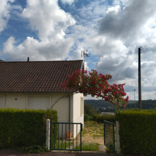 BERNAY - Pavillon T3 jumelé d'un côté